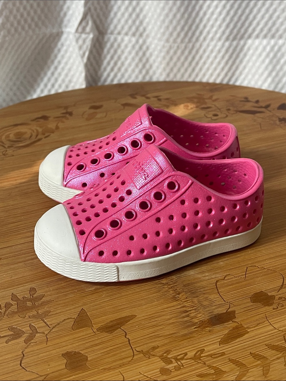 Native Kids Jefferson Pink Perforated Slip-On sandals toddler size 4